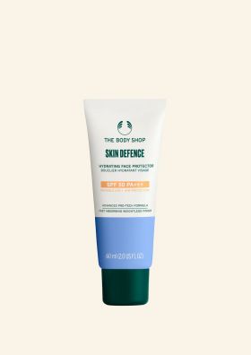 Skin Defence Lett Dagkrem SPF 50 trekker raskt inn og beskytter mot UVA og UVB