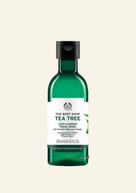 Tea Tree Ansiktsvask fra The Body Shop er en rensende vask som skummer og etterlater huden fresh. 