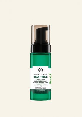 Tea Tree Foaming Cleanser Ansiktsrens fra the body shop rengjør og renser huden. 